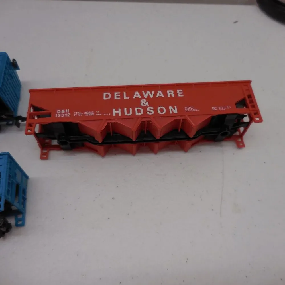 Bachmann Trains Damaged Cards, need‎ Wheels replaced/repaired on each